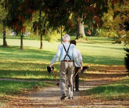 La actividad física reduce la mortalidad asociada con la discapacidad física en ancianos