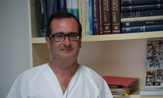 Jordi Rello recibe la distincción "honorary professor" de la China Society Critical of Care Medicine.