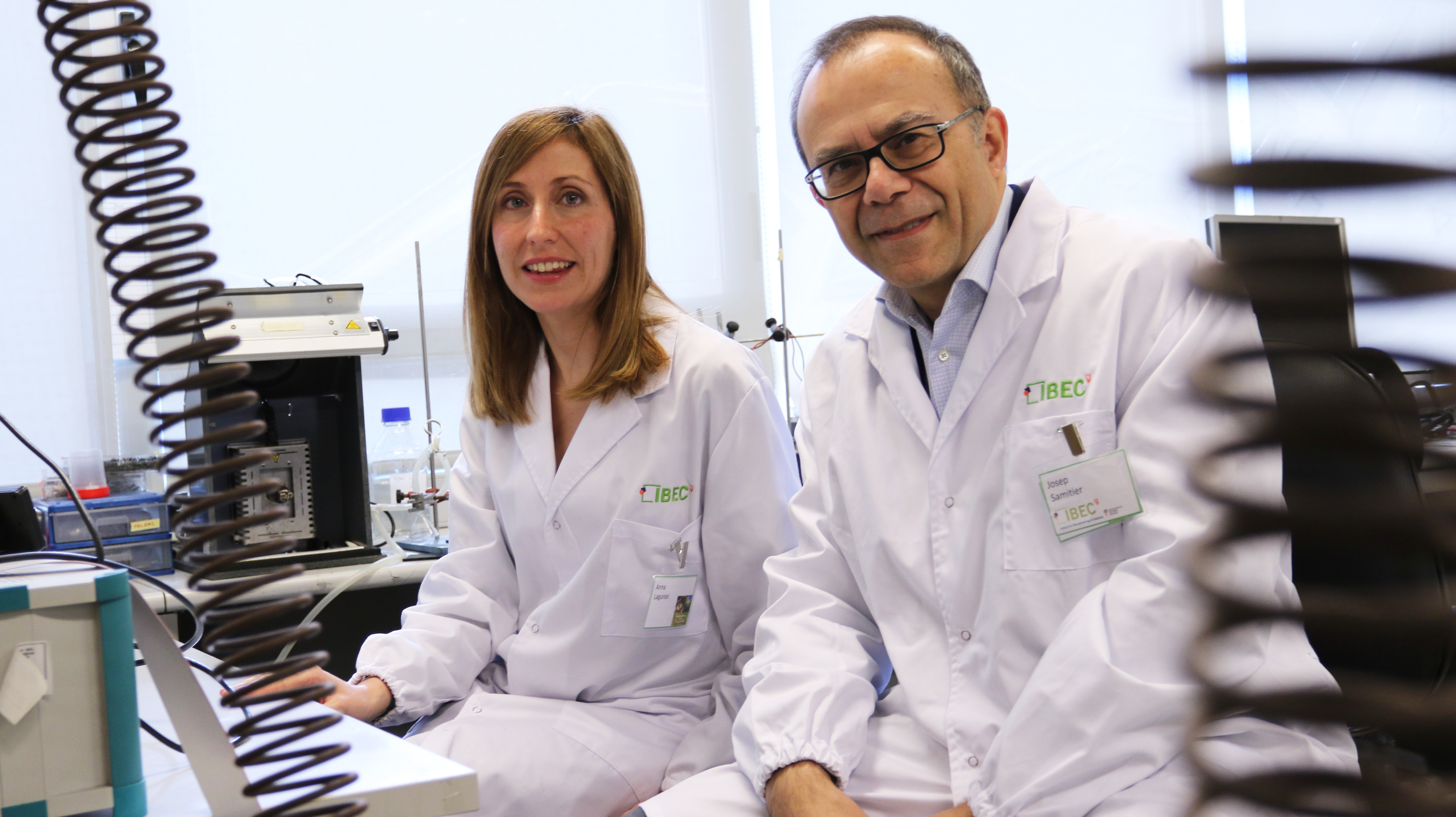 Las proteínas pueden transferir electrones a distancia