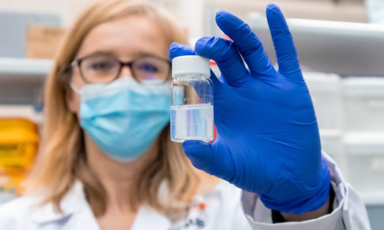 Diseñan nanocápsulas con microARN para introducirlo en las células y tratar enfermedades como el cáncer