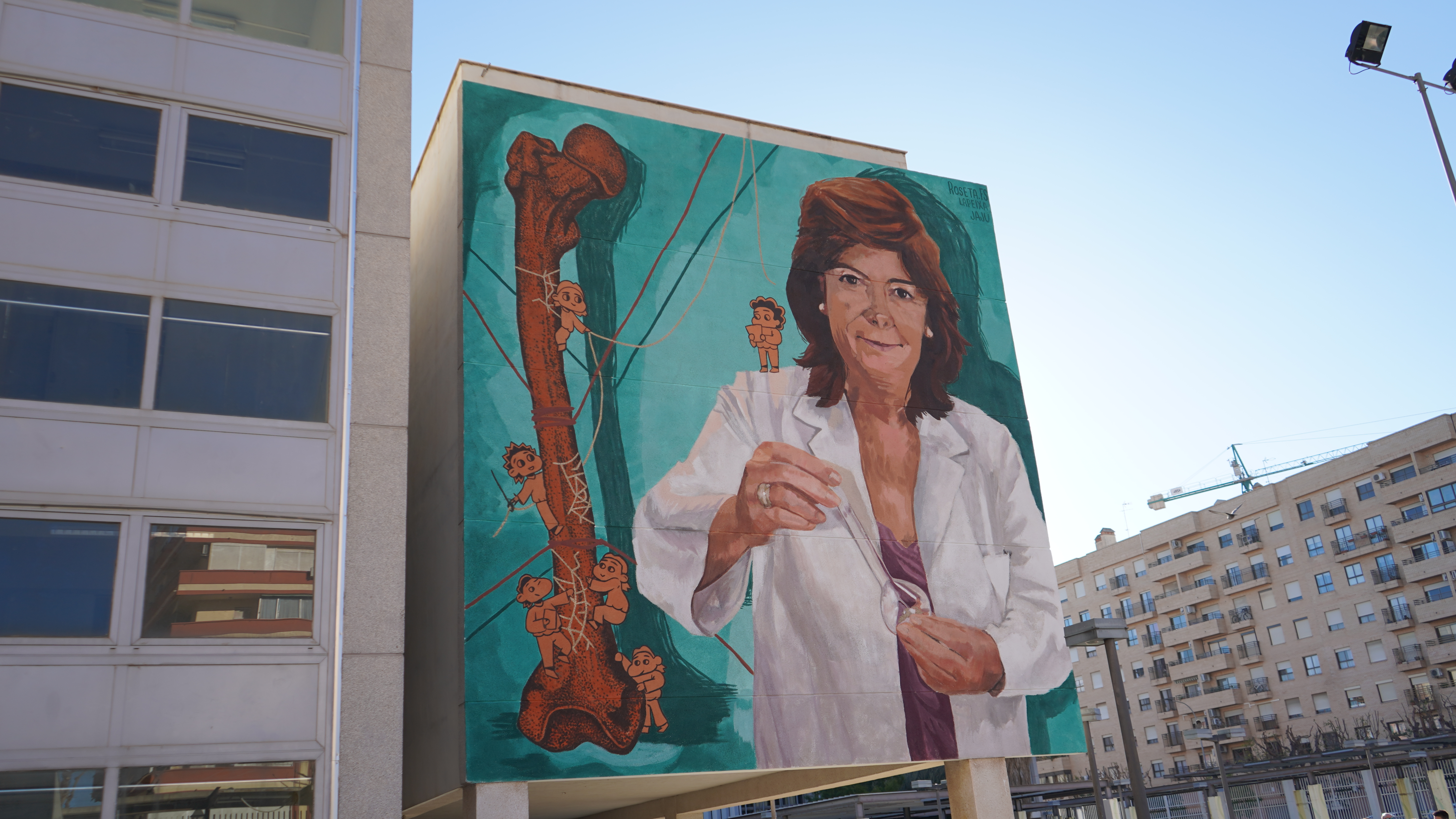 María Vallet protagoniza un nuevo mural del proyecto Dones de ciència de la UPV y Las Naves María Vallet protagoniza un nuevo mural del proyecto Dones de ciència de la UPV y Las Naves