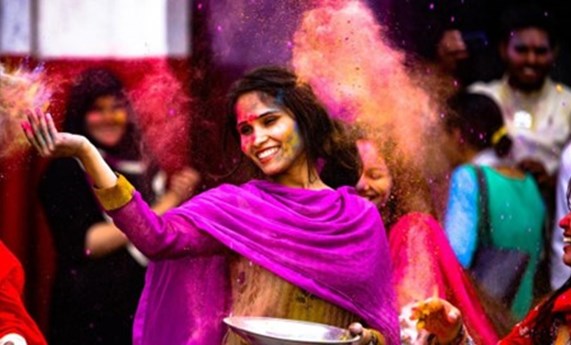 Conectar y sentir: los factores sociales afectan las emociones de forma distinta en diferentes culturas Conectar y sentir: los factores sociales afectan las emociones de forma distinta en diferentes culturas