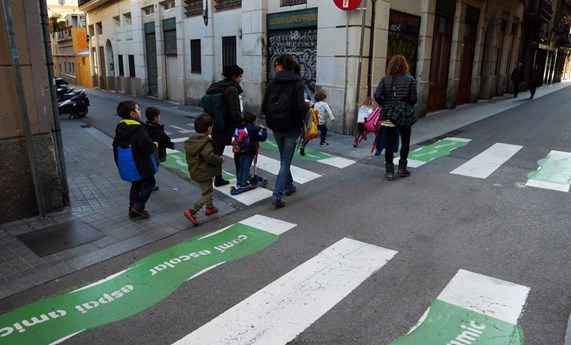 Los caminos escolares reducen un 40% el número de peatones niños y adolescentes atropellados en Barcelona Los caminos escolares reducen un 40% el número de peatones niños y adolescentes atropellados en Barcelona