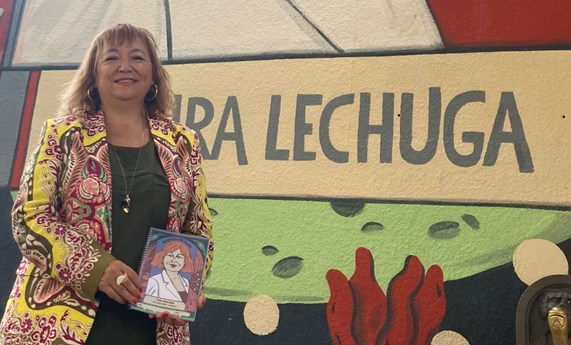 Laura Lechuga homenajeada con un nuevo mural del proyecto Dones de ciència de la UPV y Las Naves Laura Lechuga homenajeada con un nuevo mural del proyecto Dones de ciència de la UPV y Las Naves