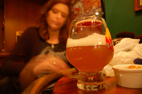 Un 30% de los hombres y un 18% de las mujeres de entre 50 y 64 años son consumidores de riesgo de alcohol en Europa