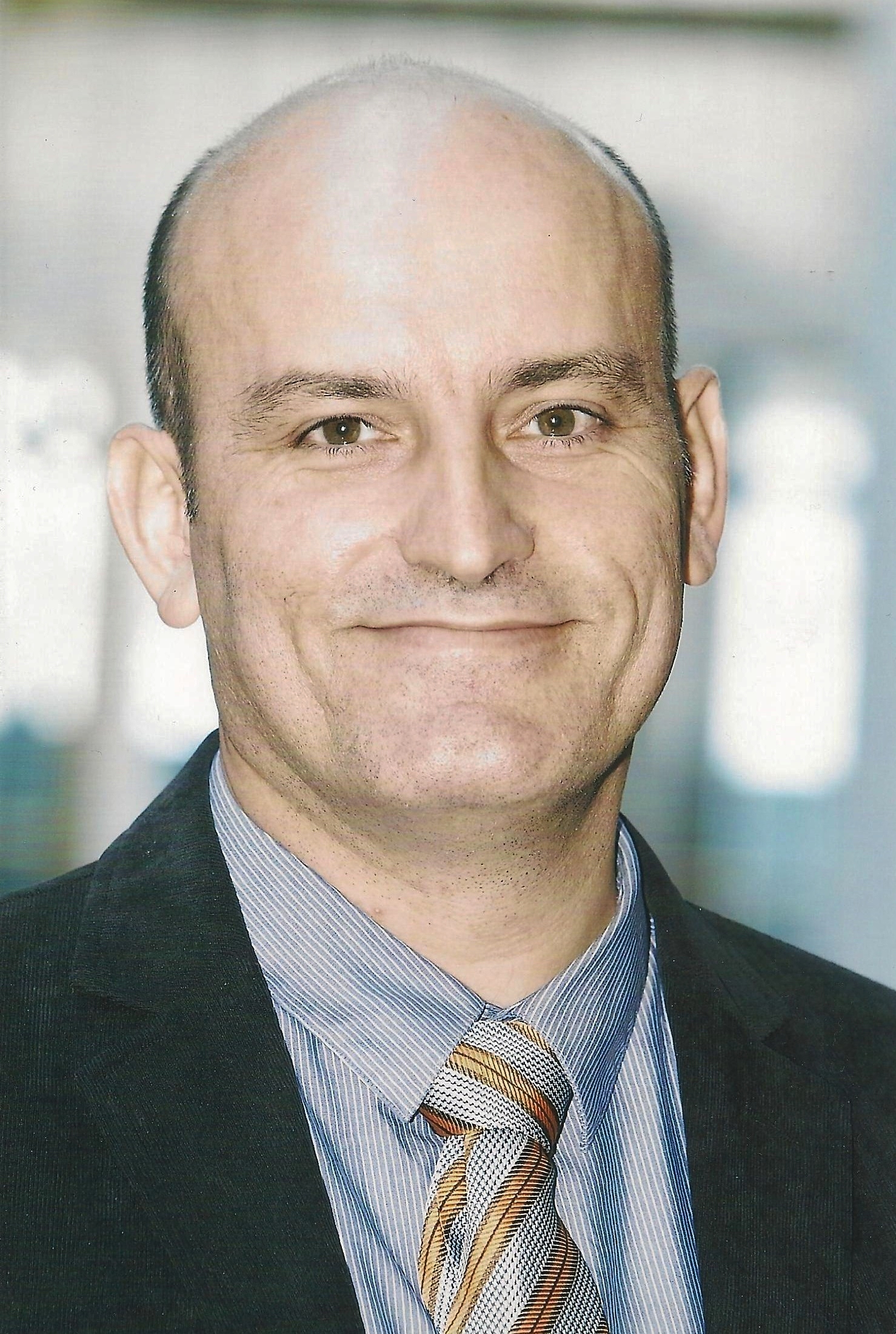 Manuel Romero es distinguido con la Medalla de la ciudad de Sevilla