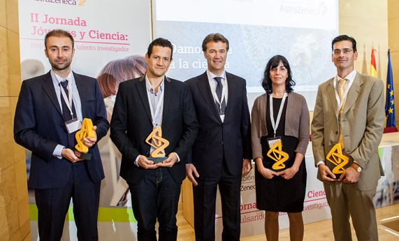 Dos investigadores del CIBERES son galardonados con las becas de la Fundación AstraZeneca para jóvenes científicos